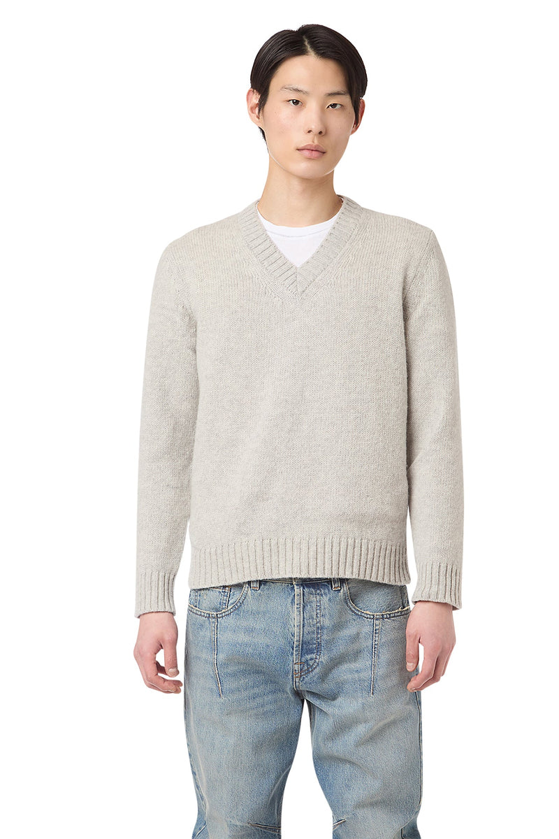 V-NECK SWEATER